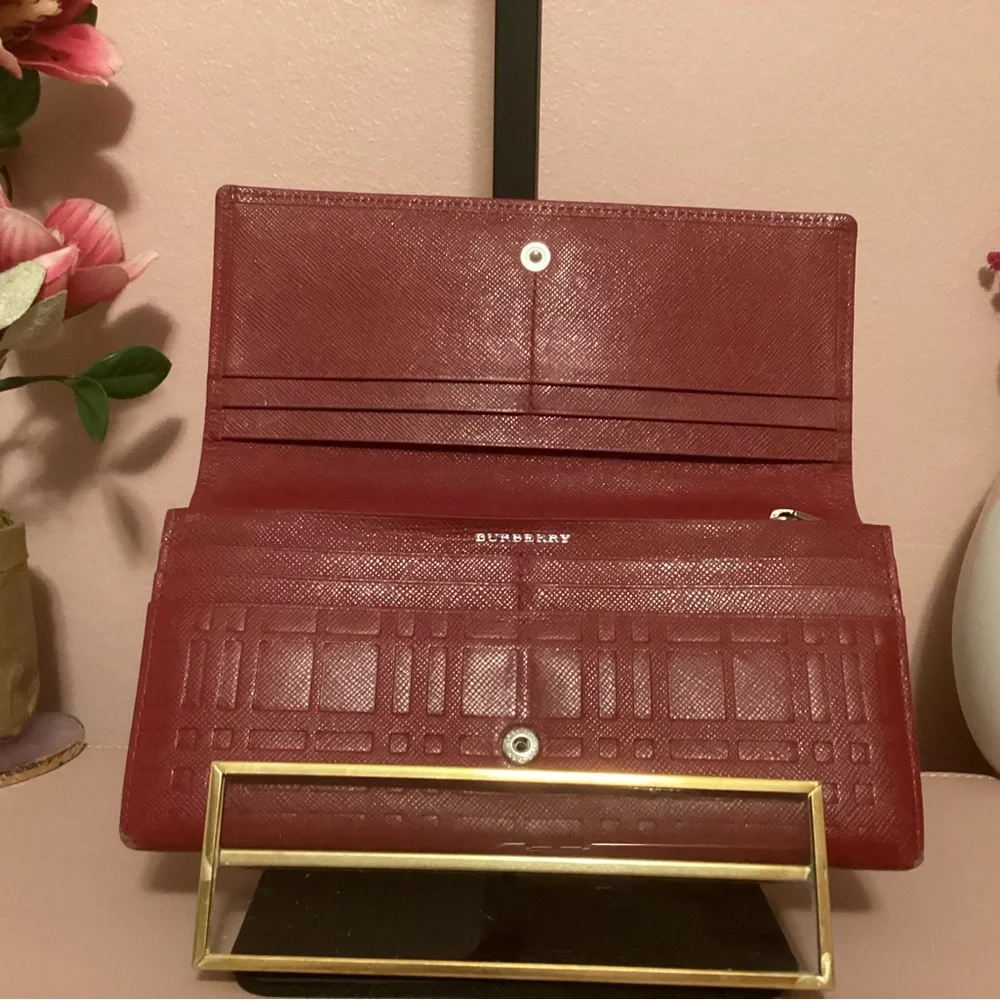 Red Burberry Textured Nova Check Long Wallet pre-loved - Picture 2 of 9